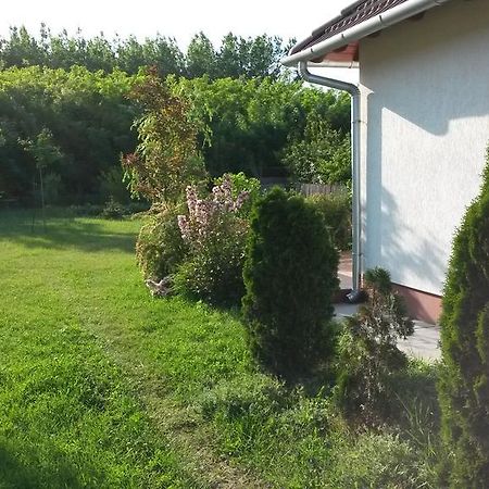 Cserkei Nyaralo Cserkeszőlő Exterior foto
