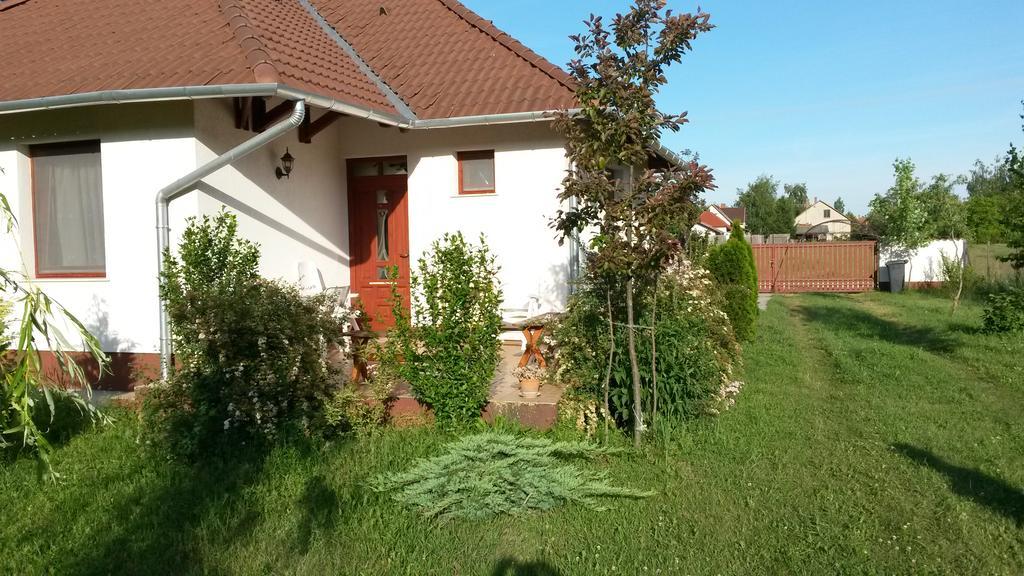 Cserkei Nyaralo Cserkeszőlő Zimmer foto