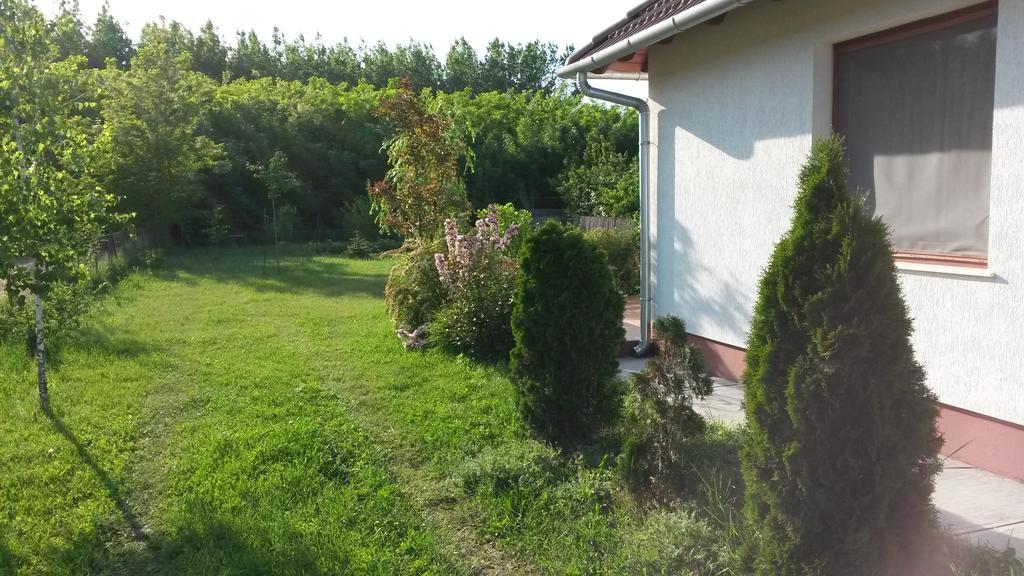 Cserkei Nyaralo Cserkeszőlő Exterior foto