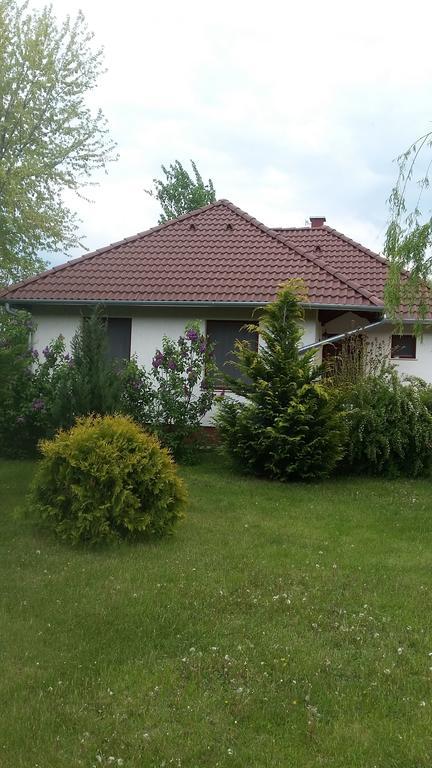 Cserkei Nyaralo Cserkeszőlő Exterior foto