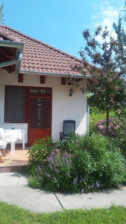 Cserkei Nyaralo Cserkeszőlő Exterior foto